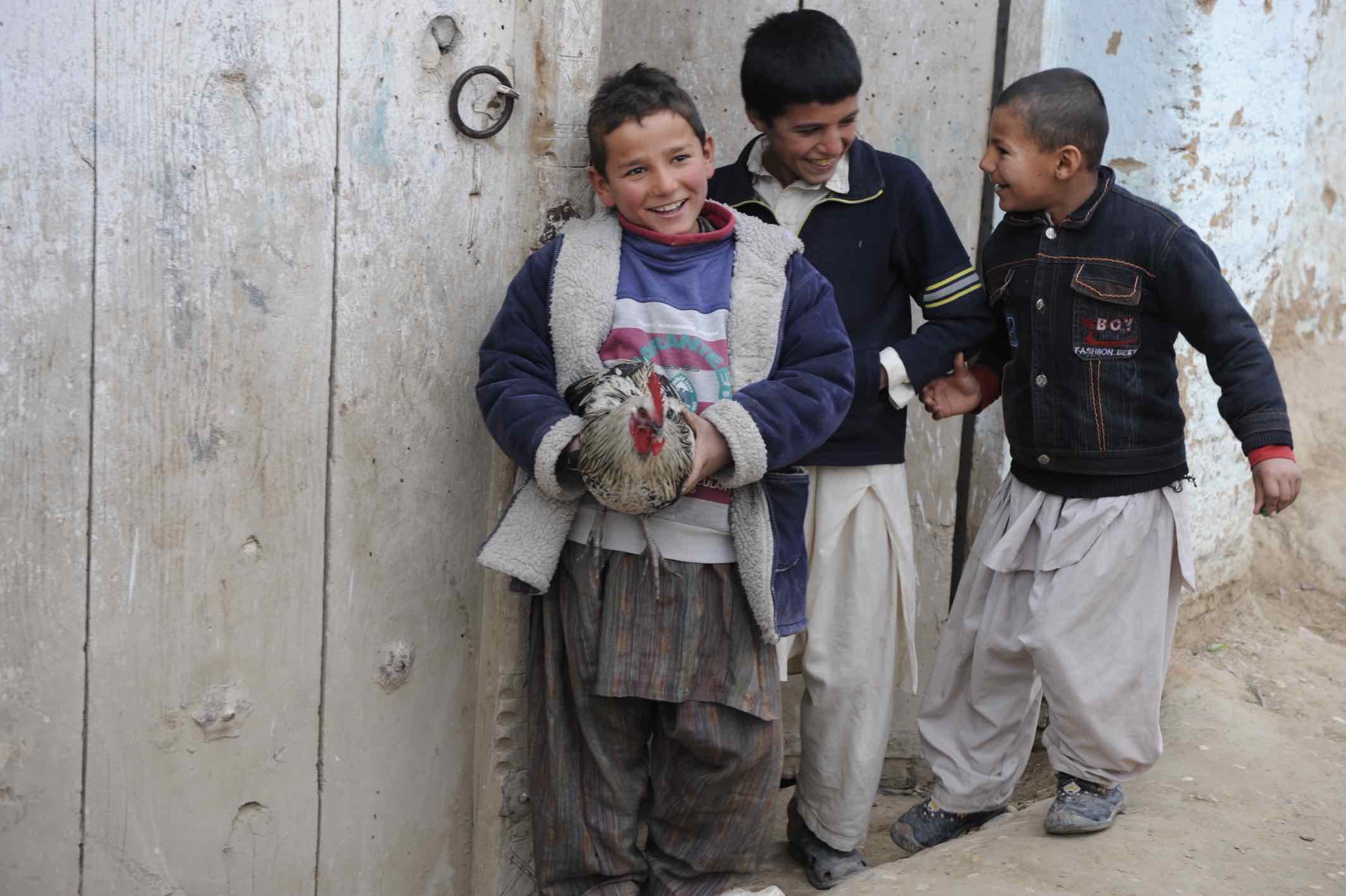 Pojkar i Afghanistan. Foto: Henrik Eskilsson, Försvarsmakten